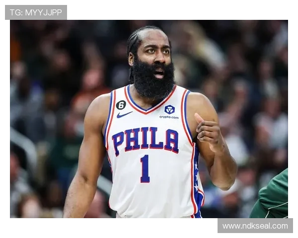 快船客场挑战国王小卡哈登卫衣亮相科林斯酷炫登机照曝光